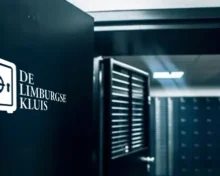 ingang kluis bij de limburgse kluis